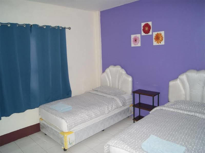 Pineapple pensión Phuket Exterior foto